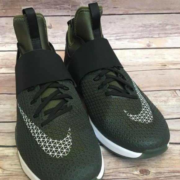 NWT Nike Air Zoom Strong Women's Training Shoe - Picture 4 of 4